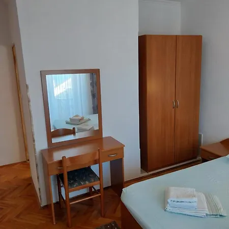 Guest house Ljubica Apartments And Rooms