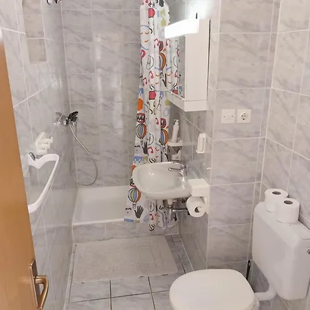 Guest house Ljubica Apartments And Rooms