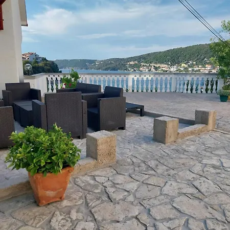 Guest house Ljubica Apartments And Rooms