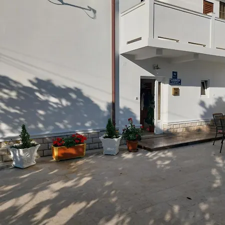 Ljubica Apartments And Rooms Guest house 3*