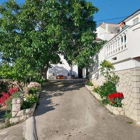 Guest house Ljubica Apartments And Rooms 3*