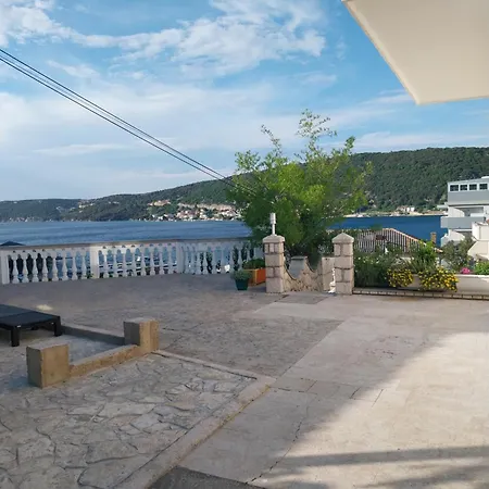 Guest house Ljubica Apartments And Rooms Supetarska Draga