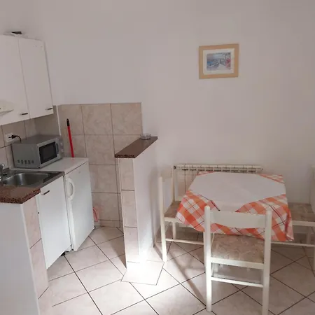 Ljubica Apartments And Rooms