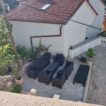 بيت ضيافة Ljubica And 3*