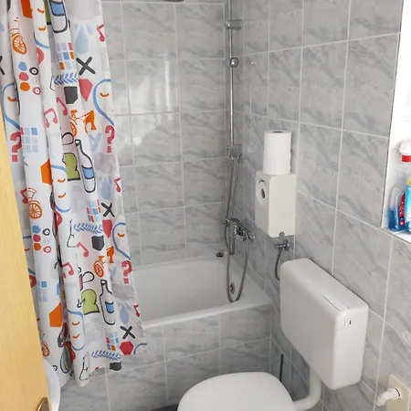 Ljubica Apartments And Rooms 3*