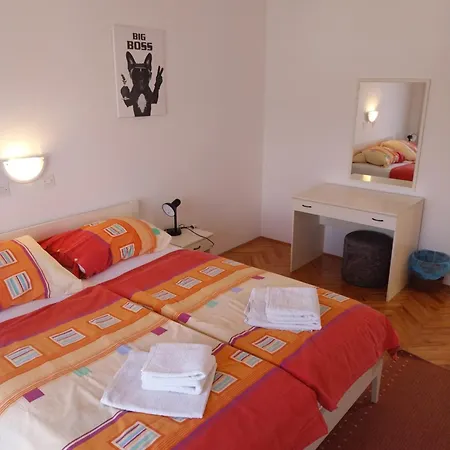 Ljubica Apartments And Rooms 3*