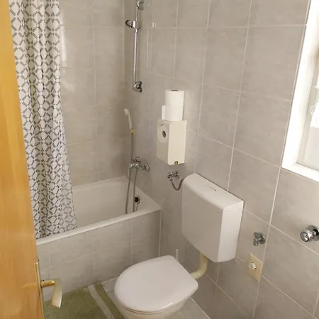 Ljubica Apartments And Rooms