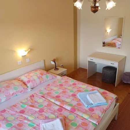 Ljubica Apartments And Rooms 3*
